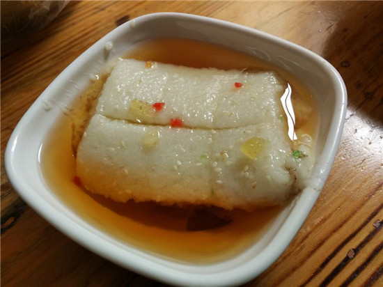 (美味爽口的通海糯米糕 摄影/王璐)