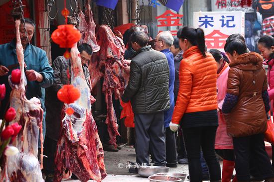 看看<a data-cke-saved-href='http://travel.sina.com.cn/anhui-lvyou/?from=b-keyword' href='http://travel.sina.com.cn/anhui-lvyou/?from=b-keyword' target='_blank'>安徽</a>文化古城,六尺巷故里桐城都必须准备些啥?才能算是过年