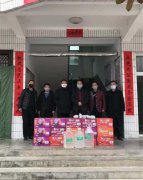 宝鸡一爱心企业自主筹措防疫物资捐给一线单位